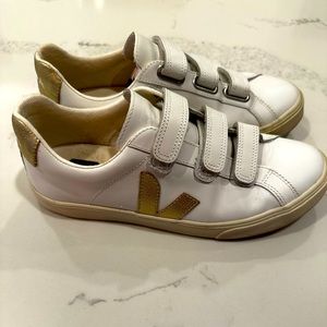 Veja Women’s Velcro Sneakers size 38/7